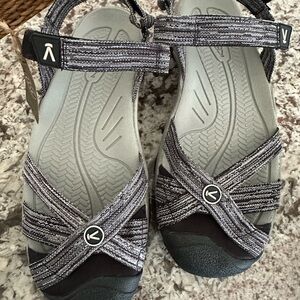 New! Keen Bali Strap Women’s shoes, size 9